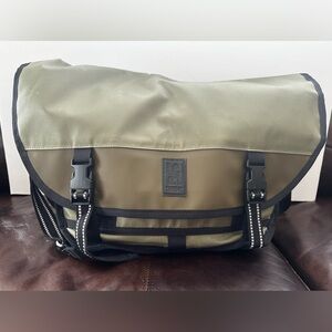 Chrome Messenger Olive Green.